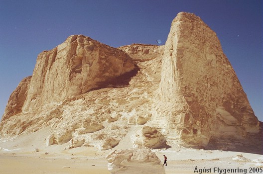 Unbelievable rocks in the White Desert