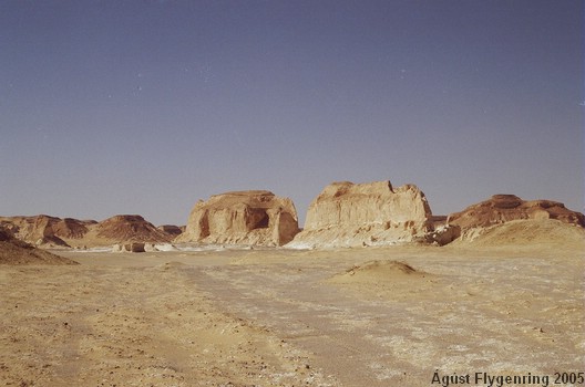 Unbelievable rocks in the White Desert